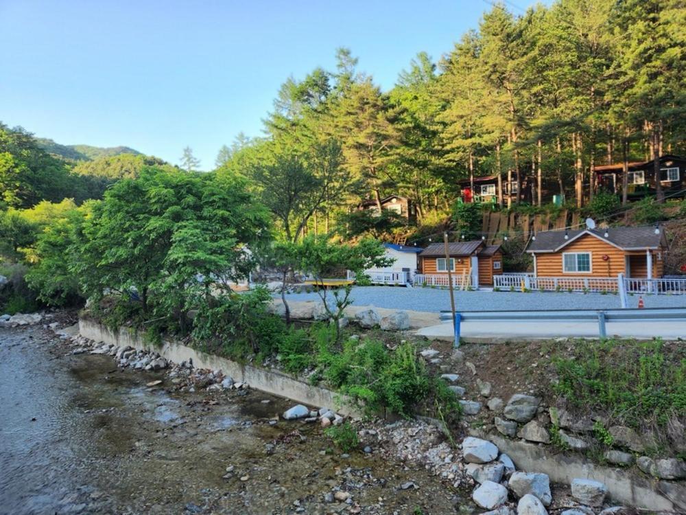 Hongcheon Gongjaksan Recreational Forest Pension Экстерьер фото